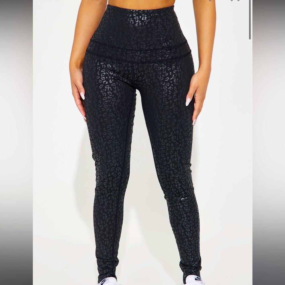 Wild Side Leopard Print Leggings NEW 🏷️